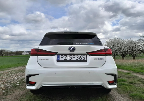 Lexus CT cena 74900 przebieg: 185000, rok produkcji 2020 z Mikołajki małe 211